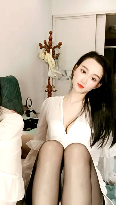 极品尤物女神姐妹花！双女舌吻调情！幸福老哥双飞，大屌吸吮美腿足交，翘起屁股后入，轮流骑乘位